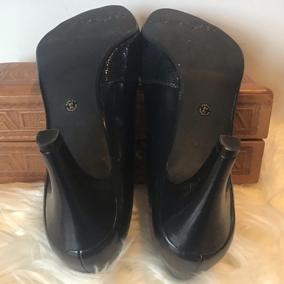 East 5th classic black moderate heel pump reptile embossed cross toe detail 7 - Picture 7 of 8